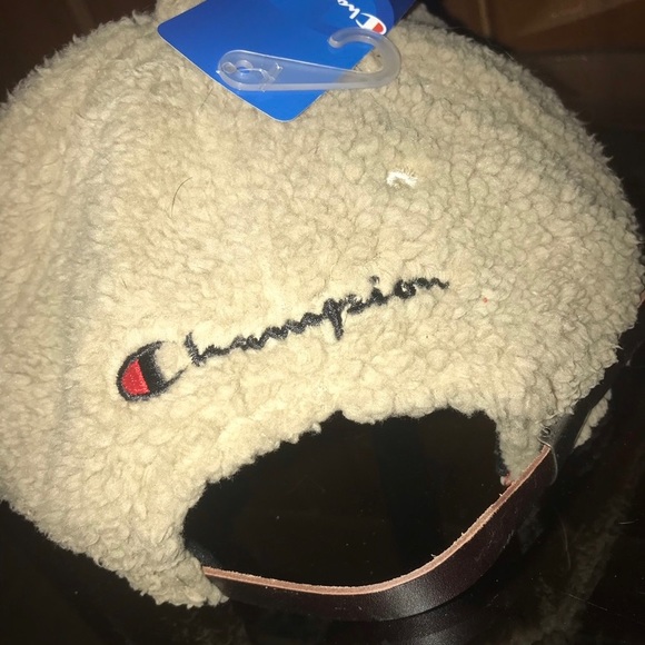 Authentic Champion adjustable leather strap hat - Picture 5 of 6
